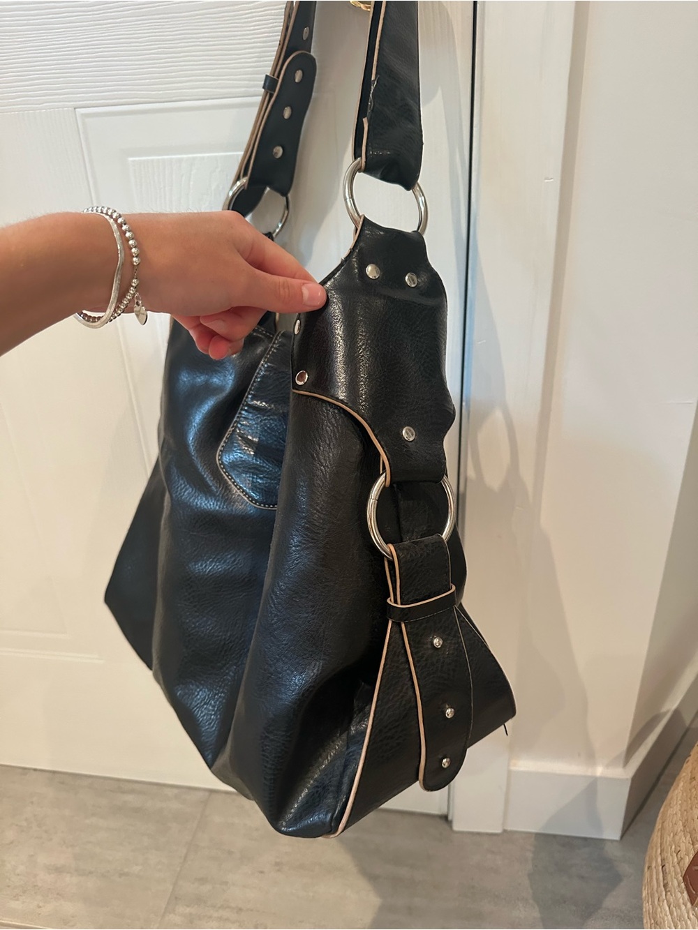 Matt&nat leather vegan Black Shoulder Bag with Tan Trim - Picture 2 of 4